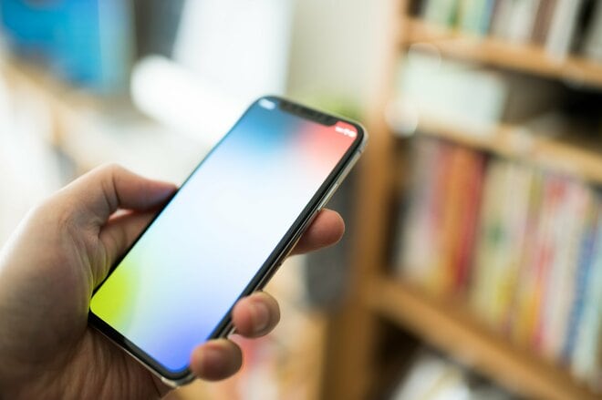 日東電工が6年ぶり高値　シリコン半導体を超える二次元材料向けのテープ開発に成功<br />