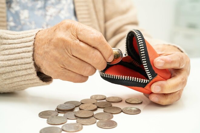 年金生活者はインフレに耐えられない…FRBとともに日銀が利上げを急いでいる「深刻な背景事情」