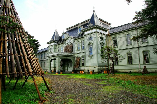 帝人【3401】8年間の下落トレンドから反発、株価年初来26％高も「本格上昇」は？ 投資家懸念の“リストラ後”本格成長の行方