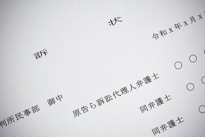 「こいつらが犯人」ネットで非難の嵐にさらされ、危険なストレス解消法に興じたバリキャリ女性編集者の“自業自得な”末路