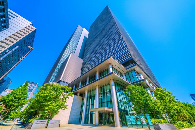 住友商事【8053】「バフェット効果」も追い風で株価5年で3.1倍、累進配当目標で今後の見通しはどうなる？