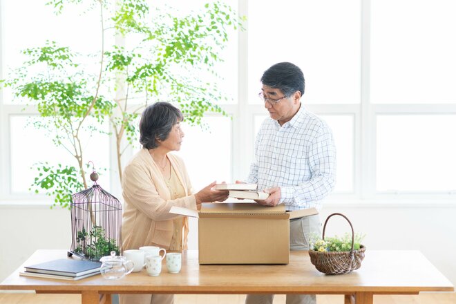 「父親のような存在」だった兄がまさか…実家の片付け中に訪れた悲報、始まった60代女性の終活物語【読者体験談】