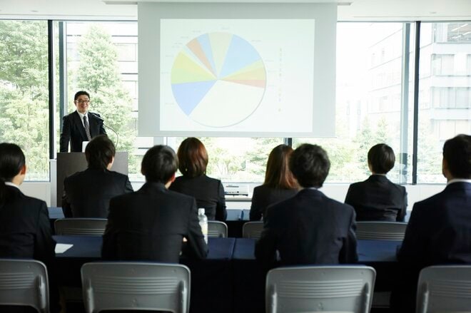 Z世代が選ぶのは「資産形成の研修」がある会社！ 国が資産形成をすすめる意外な理由とは？