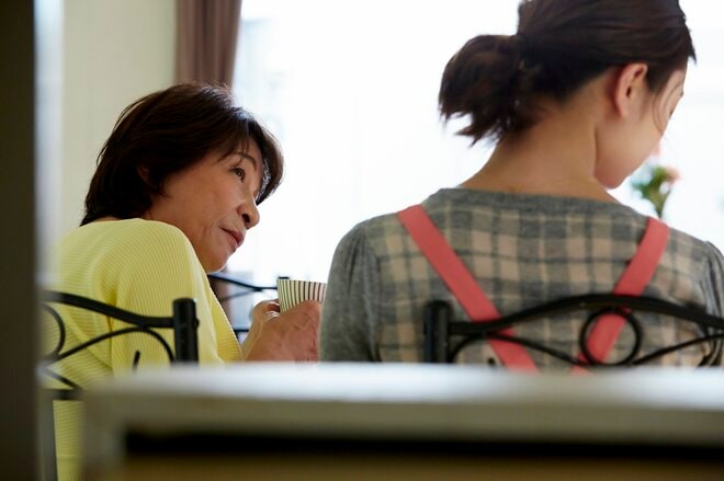 「あら、お茶だけ？」突然訪ねてきた義母からまさかの催促…夏休み中の嫁に積み重なる“おもてなし地獄”