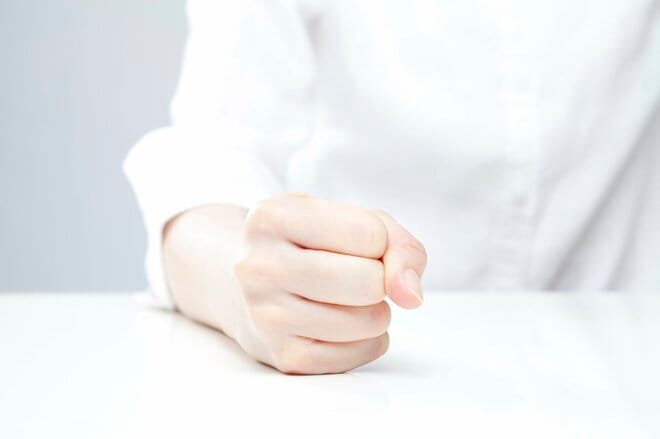 「客を大事にできないような店は潰れるわよ⁉」暴言が止まらないモンスターカスタマーを完璧に黙らせた、新人のひと言