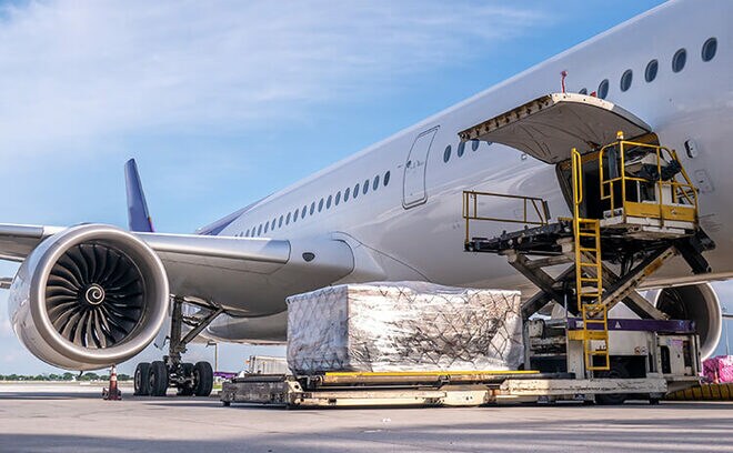 訪日客6000万人目標支える 空港職員「グラハン」に注目