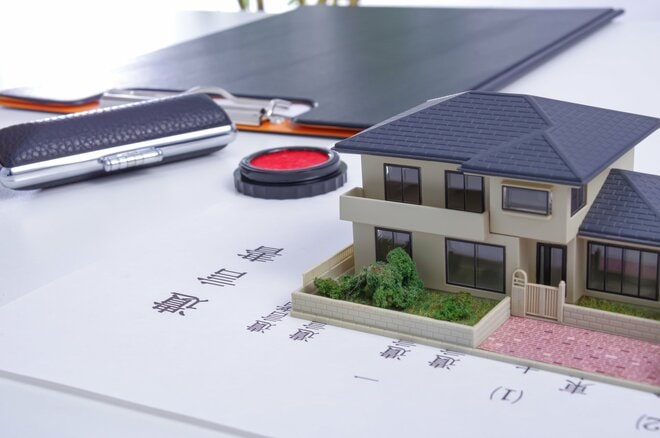 遠方の実家の相続をスムーズに済ませるカギは…　経験者330人のうち専門家に頼んだ人はどのくらい？