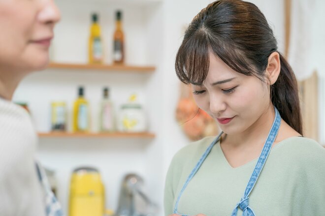 ハイスペ一家の婚約者実家に挨拶へ…30代女性が初対面の姑に投げかけられた「強烈な一言」