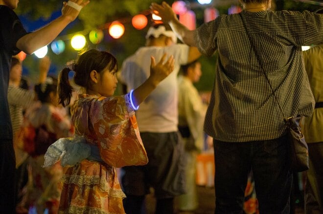 七夕まつりで帰らない娘を探しまわった母が震撼…脇道で手を引いていた“青年の正体”とは