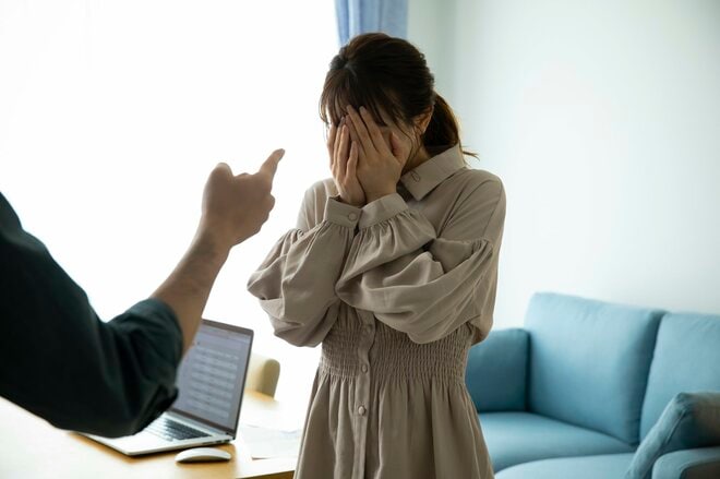 「言い返すと怒り出す…」倹約強いる夫の“プチモラハラ”に苦しむ妻がとった行動
