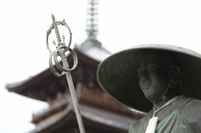 大学中退して「仏」になった天才、ノーベル受賞者も絶賛の偉業伝説