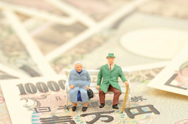 老後の資金対策「有価証券の購入」「節約」「副業」を抑えて1位となった方法は？