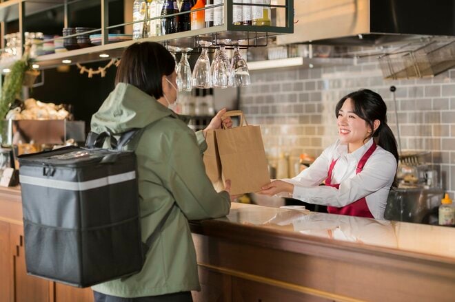 もはや飲食デリバリーは下火? コロナ後の消費行動が二極化する理由