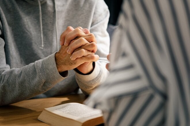 「タメになるお話をしてあげる」義母に連日呼び出された女性が恐怖した義家族の「異常な言動」