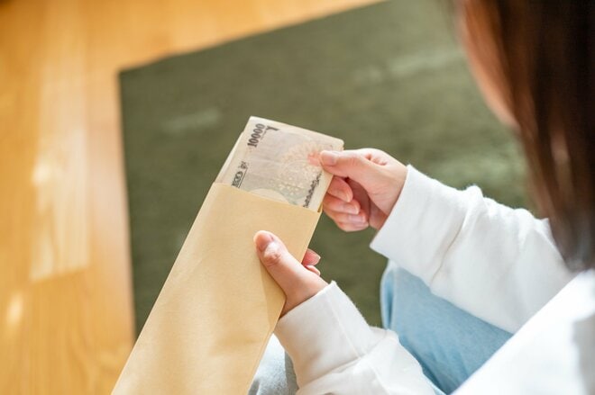 「お母さんには内緒よ」子どもに“秘密のお小遣い”を渡す迷惑な義母…母が抱いた「消えない不安」の正体
