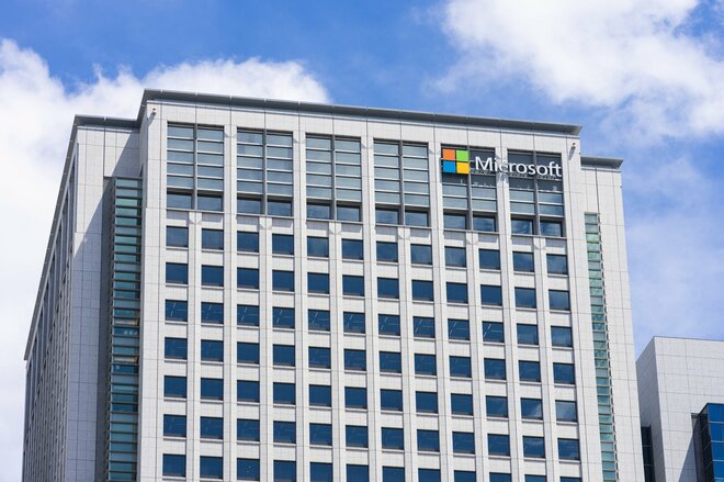 米国で最大級の規模を持つMicrosoft【MSFT】、株式を購入するしか手はない？投資信託なら話題のファンドも選択肢に？