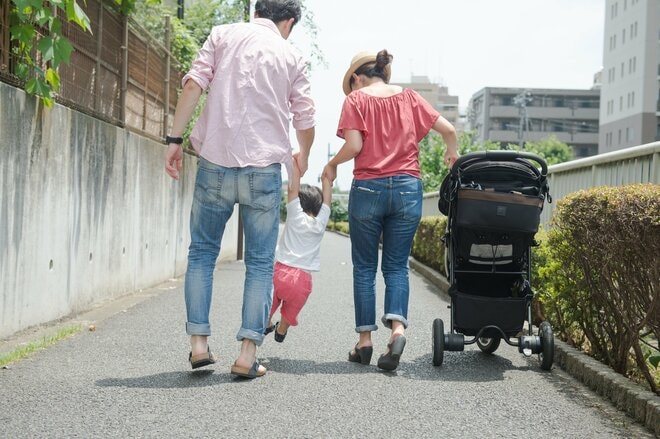 「あれ、誰の子だよ?」娘と血がつながっていない事を知った男性がとった「驚きの行動」