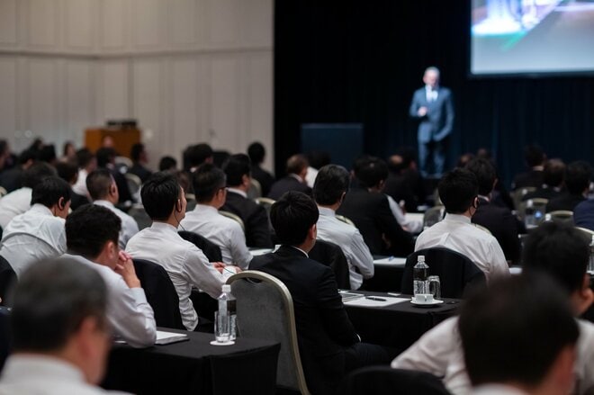 【4月退職の新人社員】入社式当日に退職を決意…強烈な違和感を植え付けた“社長の余計なひとこと”