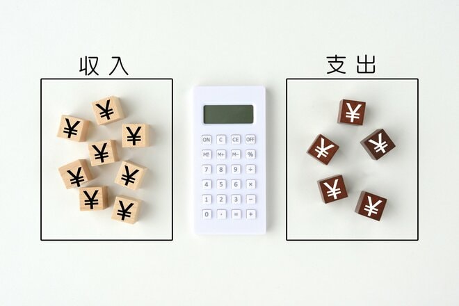 お金を貯めたいなら「収入を増やす」 vs 「支出を減らす」—うまくいくのはどちら？