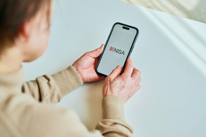 2026年に導入を検討 高齢者向け「プラチナNISA」への本音　利用したい人はいったい何割？