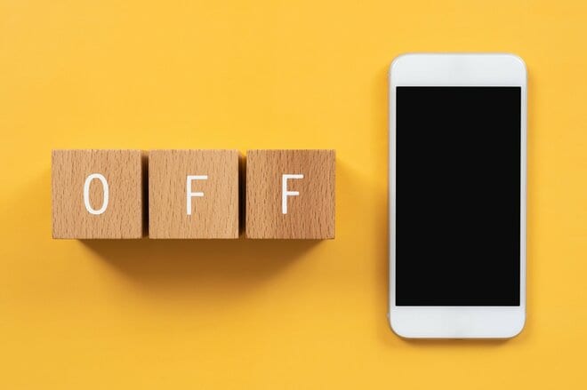 デジタル社会でじわり注目、「つながらない権利」とは？ どの程度、実践されているのか【5000社最新調査】