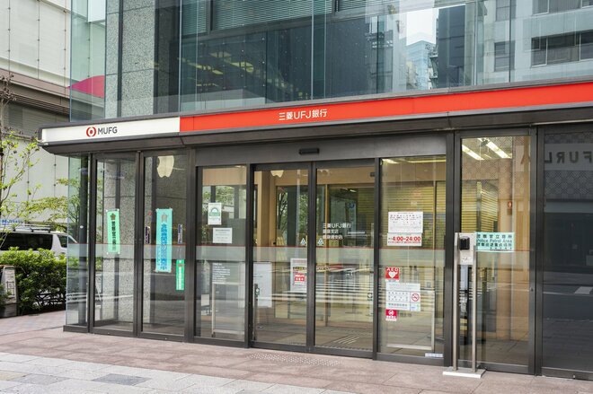 三菱UFJ銀行、10月から店頭・ATM振込手数料を値上げ―その背景にある“銀行ビジネス”の劇的変化とは？
