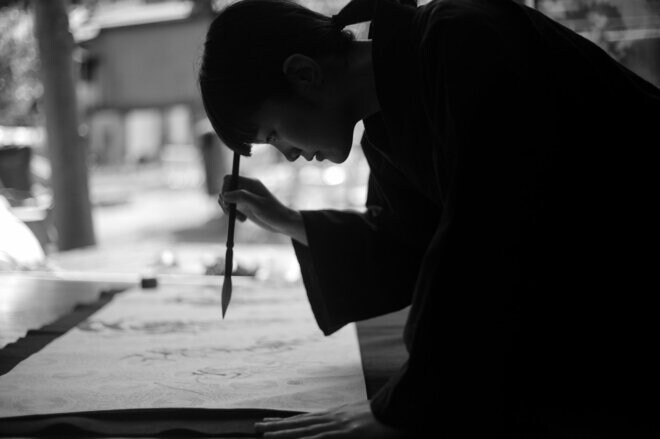 会社をやめて高額献金… 両親介護中の50代女性がハマった団体の「正体」