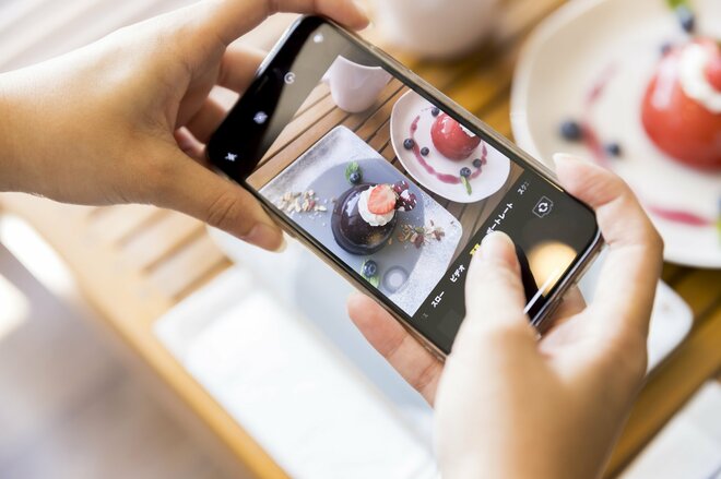 「タダでケーキを食べられるし…」と無料セミナーに行く人に待ち受ける“残念な展開”