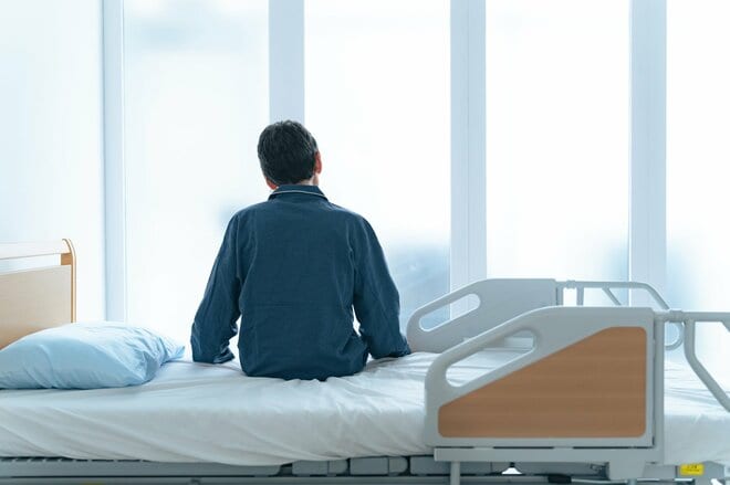 1LDK賃貸に親は引き取れない…49歳独身の娘が直面した「遠距離介護」の限界、入居施設で下された「残酷な宣告」
