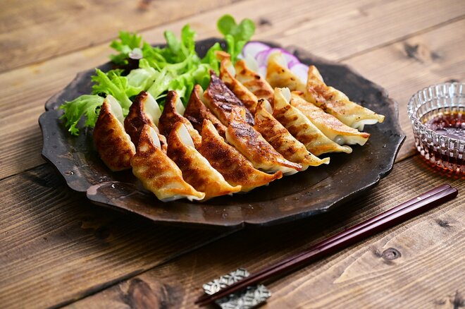 大手コンサル勤めの“優良物件”なはずが 泣く子供を無視し食卓に並ぶ餃子を食い尽くし…妻を不安に陥れる夫の止まらぬ食欲