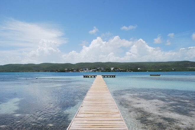 「南の楽園」が過去最悪の財政破綻…債務8.4兆円、人口流出止まらず