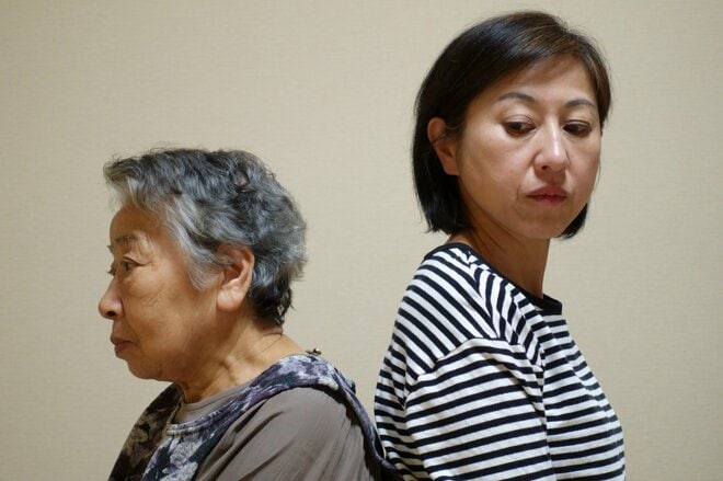 「みそ汁が薄い」イヤミな義母と“言いなり夫”にもう限界…孤立無援な妻が「ひそかに家でやってたこと」