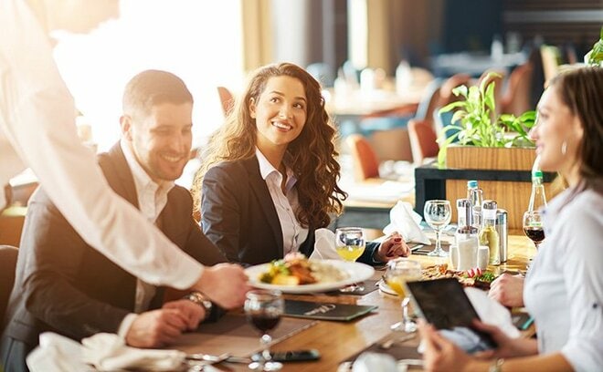 苦境の飲食業界 なぜ値上げに強い？大手外食チェーンに注目