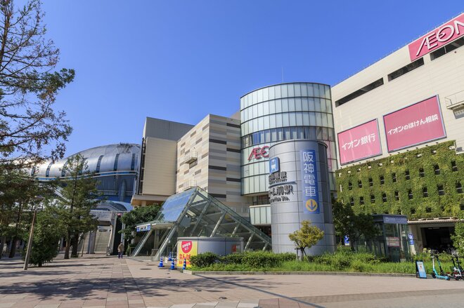 イオンが売上10兆円でセブンに迫る！ 営業益も過去最高でツルハを子会社化、今年は上場50周年の記念配当も