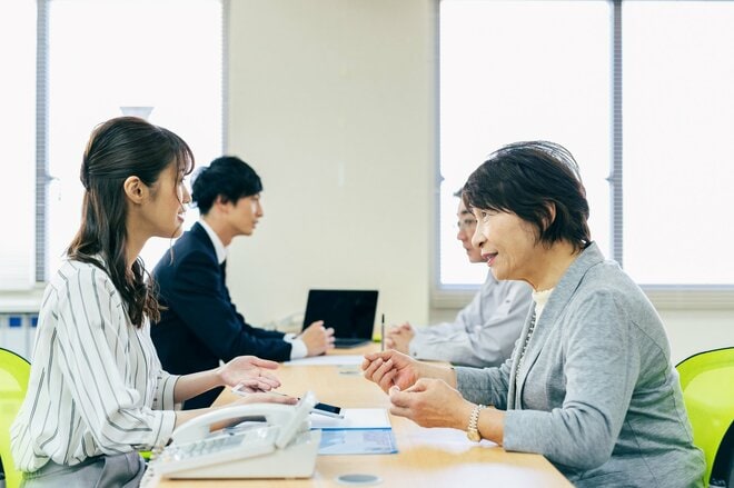 ねんきん定期便が届かない理由が判明した62歳専業主婦、職員から告げられた「満額より少ない年金額」の原因は…