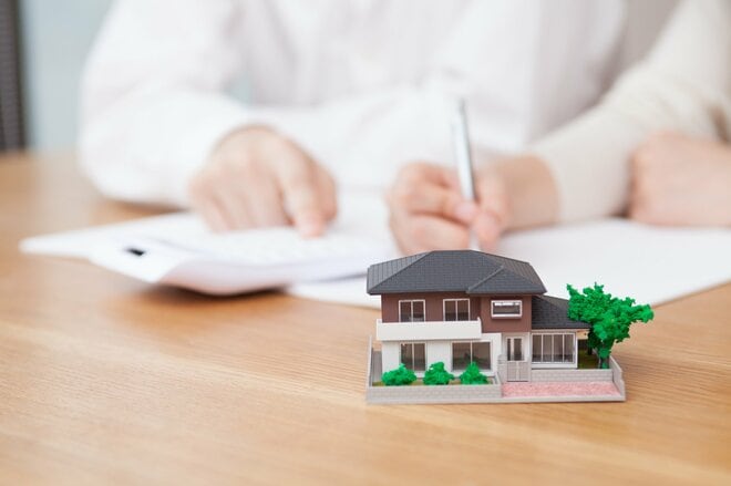 【住宅ローン返済】負担を“全く感じない人”と“かなり感じる人”、両者を分ける決定的な違いは何か