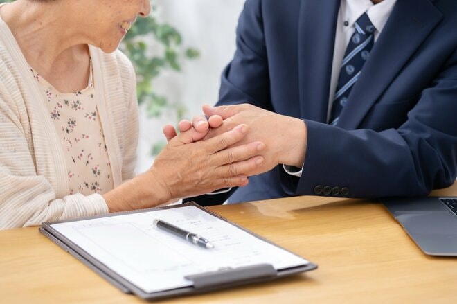 「私たちがしっかり面倒見ますから」自称“かわいそうな老人”の叔母に近づき、遺産を奪い去った団体の「巧妙なやり口」