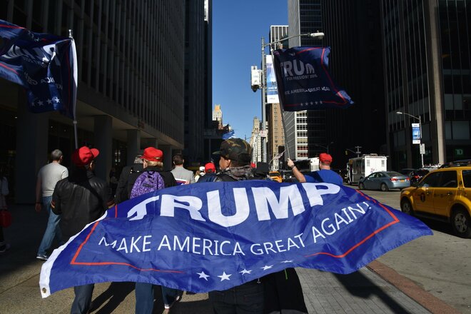 ミドルシニア世代の投資意識調査 「アメリカ大統領選挙の動向」注目集まる